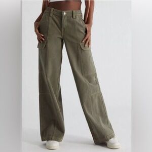 Pacsun low rise Puddle cargo size XS in olive green with tags
